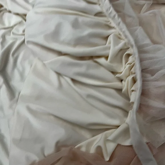 Lace - Picture 2 of 5